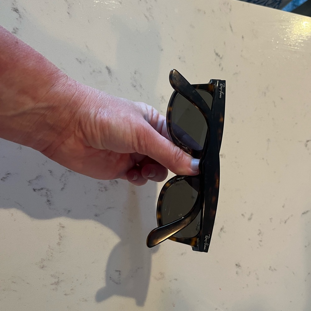Brand new Wayfarer Ray-bans unisex with case and cloth